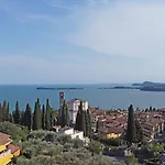 Blue Vista Gardone Riviera